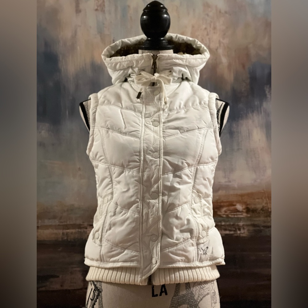 NWOT,, American  Eagle, not worn, no tag, winter white,  winter vest,